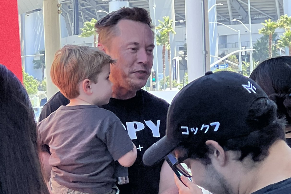 Elon Musk bị la ó khi xuất hiện tại Champions 2023